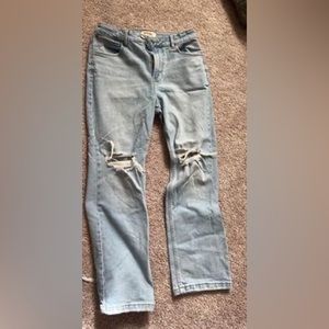 Wrangler Women’s Jeans Size 4
High rise true straight crop